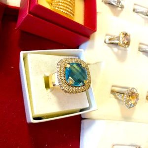 Vintage 14 kt yellow gokd ,diamond, blue topaz rng